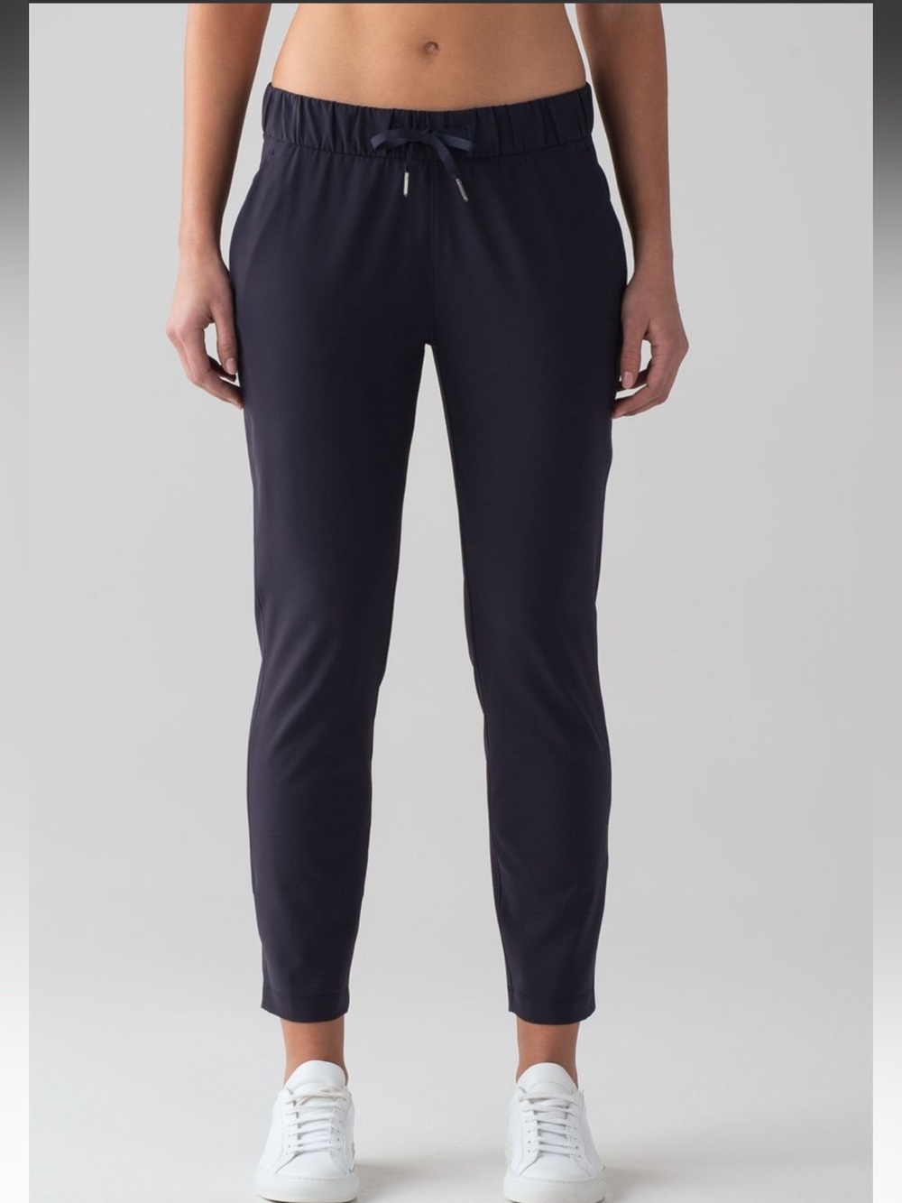 Lululemon Sz 4 On The Fly Pants Woven 28"
Midnight Navy Athletic Gym Casual Fall